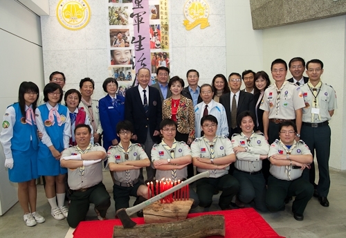 淡江童軍團歡度35週年團慶，本週舉行童軍生活展、團慶大會及譯書出版等活動，讓與會者體驗「修以致和、強健體魄、學習技藝、服務人群」之一生都受益的學分。
