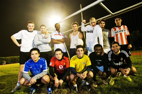 來自法國、德國、葡萄牙、所羅門、尼加拉瓜、薩爾瓦多、查德、哥斯大黎加等8個國家的外籍生加入本校足球隊，藉由「足球」的交流，讓外籍生在異地求學，愛上台灣也愛上淡江，徹徹底底的融入淡江生活。