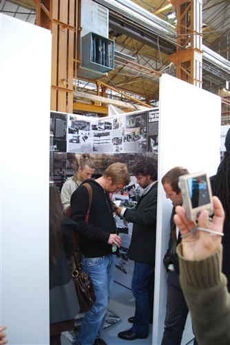 本校建築系師生設計作品，參選「第四屆鹿特丹建築雙年展」，開台灣建築系在鹿特丹建築雙年展獲獎之先例，榮獲特別優選與入圍參展，入圍作品數並與美國哈佛大學相同。