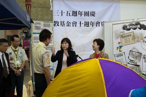 淡江童軍團歡度35週年團慶，本週舉行童軍生活展、團慶大會及譯書出版等活動，讓與會者體驗「修以致和、強健體魄、學習技藝、服務人群」之一生都受益的學分。