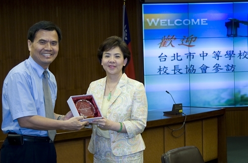 台北市中等學校校長協會一行人蒞校參訪本校之教育品質管理。