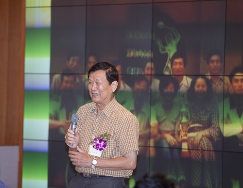 本校舉行97學年度第2學期榮退同仁歡送茶會，感謝榮退同仁將多年青春奉獻給淡江，祝福他們有個寫意的退休生活，身心健康、萬事順利樂如意。