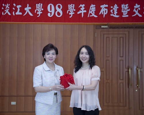 WelcomeProf. Dr. Klaus Dicke, Rector, the University of Jena, Germany