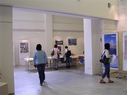 WelcomeProf. Dr. Klaus Dicke, Rector, the University of Jena, Germany