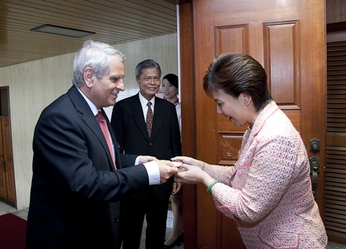 WelcomeProf. Dr. Klaus Dicke, Rector, the University of Jena, Germany