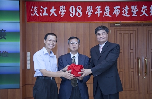 WelcomeProf. Dr. Klaus Dicke, Rector, the University of Jena, Germany