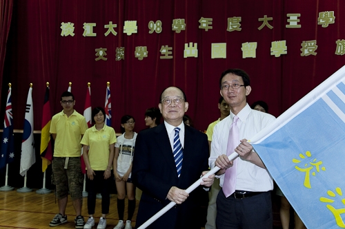 WelcomeProf. Dr. Klaus Dicke, Rector, the University of Jena, Germany