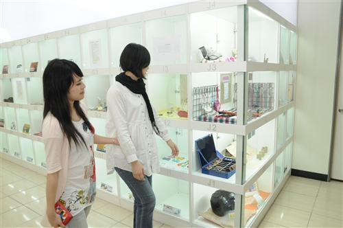 WelcomeProf. Dr. Klaus Dicke, Rector, the University of Jena, Germany