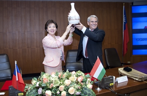 WelcomeProf. Dr. Klaus Dicke, Rector, the University of Jena, Germany