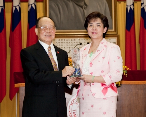 WelcomeProf. Dr. Klaus Dicke, Rector, the University of Jena, Germany