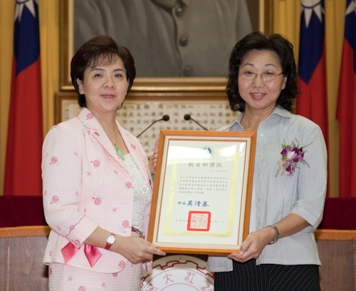 歡慶本校創校59週年，舉辦校慶慶祝大會、校友返校歡迎茶會、資訊工程學系團團圓圓千人同學會、第7屆校慶蛋捲節等豐富多元的校慶系列活動，全校展現活潑與創意並同賀淡江生日快樂！