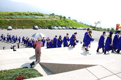 本校蘭陽校園於6月6日上午舉行第1屆畢業生之畢業典禮。