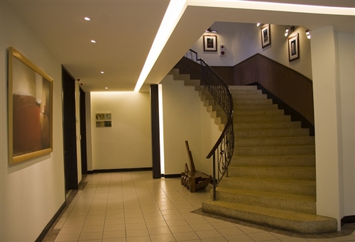 本校淡水校園會文館重新裝潢，特別提供「母親1元住淡水」的母親節優惠專案，以及「899家長月」新生與畢業生家長訪校專案。