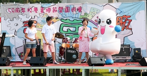 歡慶本校創校59週年，舉辦校慶慶祝大會、校友返校歡迎茶會、資訊工程學系團團圓圓千人同學會、第7屆校慶蛋捲節等豐富多元的校慶系列活動，全校展現活潑與創意並同賀淡江生日快樂！