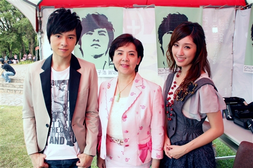 歡慶本校創校59週年，舉辦校慶慶祝大會、校友返校歡迎茶會、資訊工程學系團團圓圓千人同學會、第7屆校慶蛋捲節等豐富多元的校慶系列活動，全校展現活潑與創意並同賀淡江生日快樂！