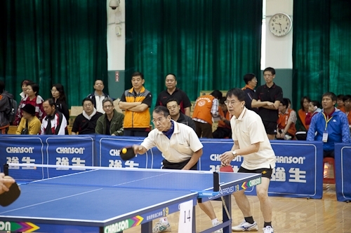 中華民國大專校院98年度教職員工桌球錦標賽於本校紹謨紀念體育館舉行，全國近八百位選手齊聚五虎崗，馳騁球場、大顯身手，奮力為各自所屬的學校爭取榮譽。