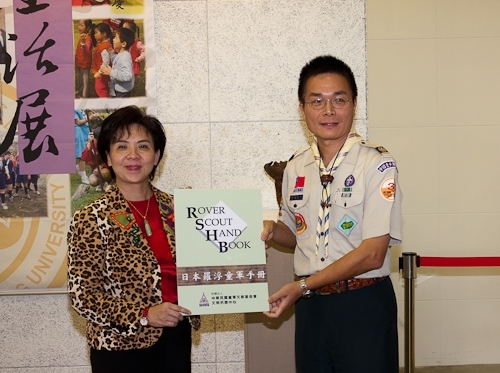 淡江童軍團歡度35週年團慶，本週舉行童軍生活展、團慶大會及譯書出版等活動，讓與會者體驗「修以致和、強健體魄、學習技藝、服務人群」之一生都受益的學分。