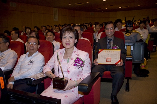 在本校全體教職員工生、校友秉持「持續改善、追求卓越」的精神之下，本校榮獲象徵全面品質管理最高榮譽的第19屆國家品質獎。