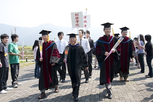 本校蘭陽校園於6月6日上午舉行第1屆畢業生之畢業典禮。