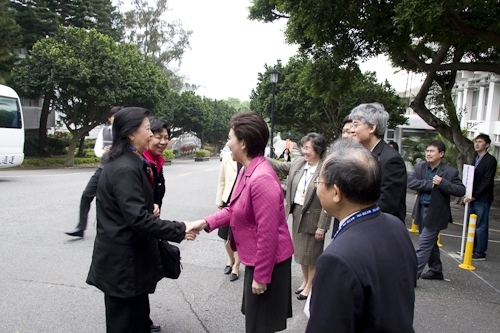 教育部98年度大學校院系所評鑑委員於這兩週蒞校展開實地訪評。