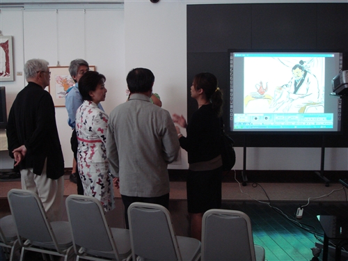 文錙藝術中心舉行「ｅ筆書畫藝術展」，展出國內知名書畫家李奇茂、張炳煌等十餘人運用電腦工具呈現傳統書畫及西畫的創作，作品以紙本及筆跡數位播出，現場並由觀眾自由運筆體驗，為國內外難得一見科技與藝術結合的展演。