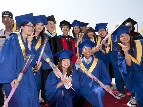 本校蘭陽校園於6月6日上午舉行第1屆畢業生之畢業典禮。