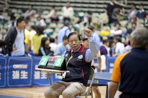 中華民國大專校院98年度教職員工桌球錦標賽於本校紹謨紀念體育館舉行，全國近八百位選手齊聚五虎崗，馳騁球場、大顯身手，奮力為各自所屬的學校爭取榮譽。