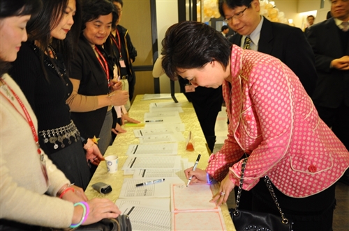 「商管聯合碩士在職專班」與「商管碩士班聯合同學會」共同舉辦歲末聯歡晚會－『星光祭』，商管學院10系所在校師生及畢業校友齊聚一堂，共享歡樂時光。