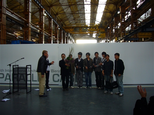 本校建築系師生設計作品，參選「第四屆鹿特丹建築雙年展」，開台灣建築系在鹿特丹建築雙年展獲獎之先例，榮獲特別優選與入圍參展，入圍作品數並與美國哈佛大學相同。