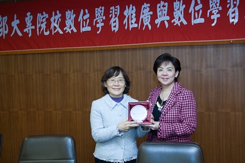 本校執行教育部「大專院校數位學習推廣與數位學習跨校合作計畫(北區)」，與真理、聖約翰大學共同簽署數位學習跨校學程合作同意書，開啟協作、分享、成長、飛躍之校際數位學習新願景。