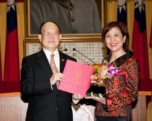 歡慶本校創校59週年，舉辦校慶慶祝大會、校友返校歡迎茶會、資訊工程學系團團圓圓千人同學會、第7屆校慶蛋捲節等豐富多元的校慶系列活動，全校展現活潑與創意並同賀淡江生日快樂！