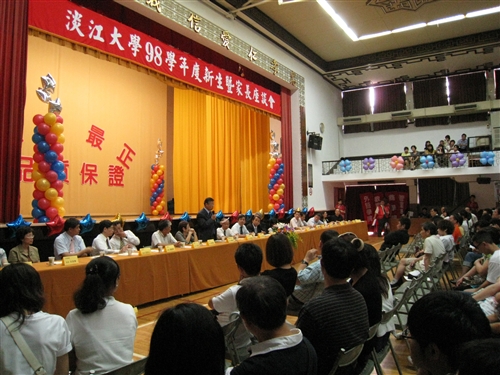 為使新生和家長及早瞭解學校特色與未來的學習、生活環境，本校校友服務暨資源發展處於8月中在全台各縣市舉辦共11場新生暨家長座談會，協助將在五虎崗上求學、開創青春歲月的新生踏出成功的第一步。