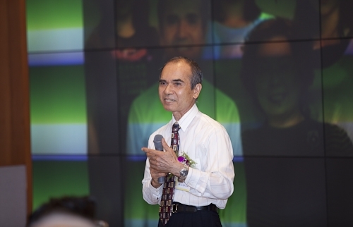 本校舉行97學年度第2學期榮退同仁歡送茶會，感謝榮退同仁將多年青春奉獻給淡江，祝福他們有個寫意的退休生活，身心健康、萬事順利樂如意。