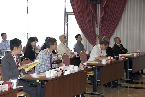 教育部訪視委員於10日上午蒞校進行97年度整體發展獎補助經費執行情形之訪視，張校長針對本校健全的會計管理制度，以及獎補助經費之有效運用，做了充分的說明。