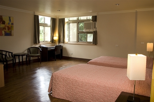 本校淡水校園會文館重新裝潢，特別提供「母親1元住淡水」的母親節優惠專案，以及「899家長月」新生與畢業生家長訪校專案。