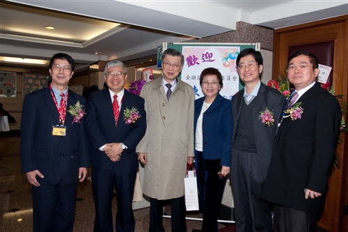 本校保險學系在台北校園舉辦「2009年系友大會」，金融監督管理委員會主委陳冲、財政部長李述德校友及創系系主任王傳通教授等出席盛會，與系友們交流歡樂聚。