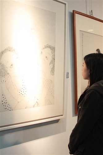 「兩岸重彩畫交流展」即日起至明年3月10日止在文錙藝術中心展出，精選兩岸逾百位畫家的代表作品，呈現工筆畫、膠彩畫、重彩等多元化作品風格，讓觀賞者了解兩岸學者不同的創作筆法、人文的創意理念，培養文化內涵與藝術修養。