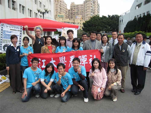 張校長出席「反菸一起來，徽徽相映活動」。