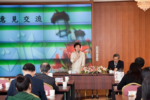 臺北醫學大學一行38人蒞校參訪，張校長家宜和與會人員分享本校榮獲第19屆國家品質獎之申請歷程及推行TQM之成果。