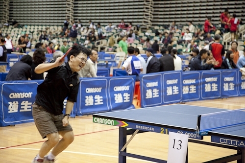 中華民國大專校院98年度教職員工桌球錦標賽於本校紹謨紀念體育館舉行，全國近八百位選手齊聚五虎崗，馳騁球場、大顯身手，奮力為各自所屬的學校爭取榮譽。