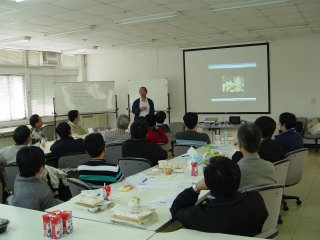 學習與教學中心於98學年度第2學期試行「淡江大學教師精進教學專業成長社群」。