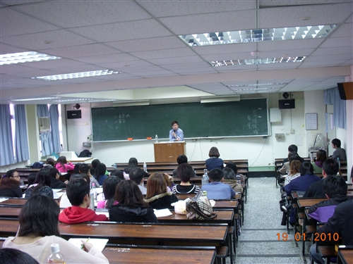 配合98年教學卓越計畫，特在寒假期間開設免費TOEIC及GEPT英檢班，欲參加同學，請速至本校教學卓越計畫網站，辦理報名手續及繳交上課保證金500元。