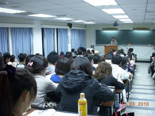 為配合99年教學卓越分項計畫4-1拓展國際視野，提升語言能力，多益英語檢定班訂於3/8至4/22計開設3班，每班上課14小時。欲參加同學，請速至下列網站報名，錄取名單公佈後請繳交上課保証金500元。