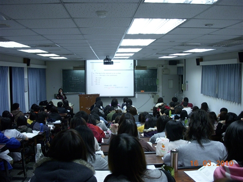 為配合99年教學卓越分項計畫4-1拓展國際視野，提升語言能力，多益英語檢定班訂於3/8至4/22計開設3班，每班上課14小時。欲參加同學，請速至下列網站報名，錄取名單公佈後請繳交上課保証金500元。