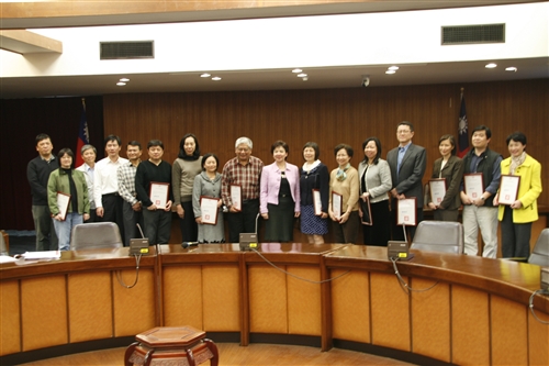 頒發98學年度Mentor感謝狀。