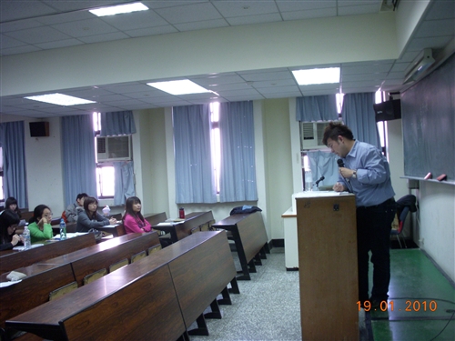 配合98年教學卓越計畫，特在寒假期間開設免費TOEIC及GEPT英檢班，欲參加同學，請速至本校教學卓越計畫網站，辦理報名手續及繳交上課保證金500元。