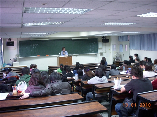 配合98年教學卓越計畫，特在寒假期間開設免費TOEIC及GEPT英檢班，欲參加同學，請速至本校教學卓越計畫網站，辦理報名手續及繳交上課保證金500元。