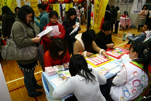 諮輔組幸福驛站提供心測遊戲及免費生涯諮詢，歡迎你共襄盛舉!!