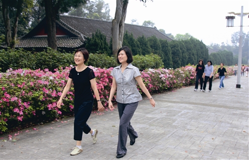 強身樂活 教育學院同仁校園走透透