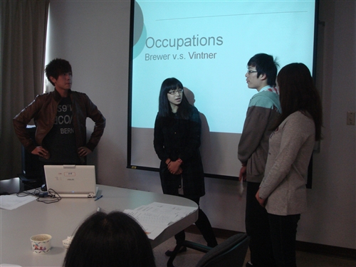 學習與教學中心於98學年度第2學期試行「淡江大學教師精進教學專業成長社群」。